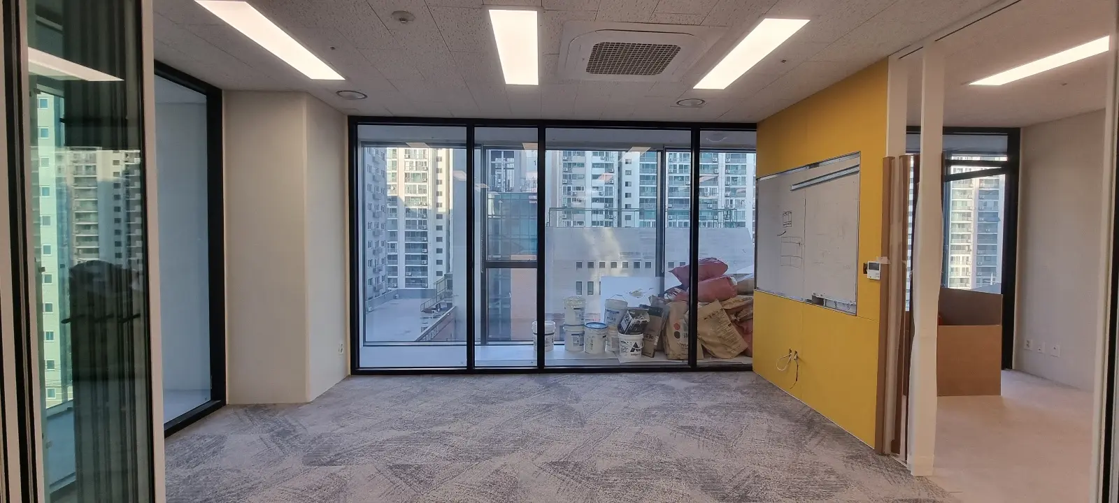 어반322 밀리켄 카펫타일 시공 1